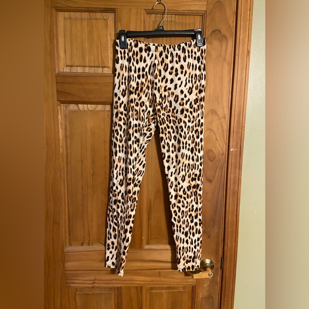 like new medium Venus cheetah leggings